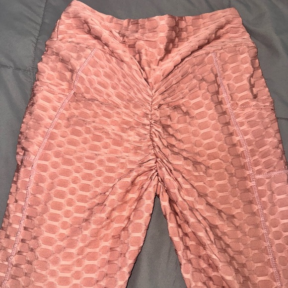 Butt Scrunch Leggings - Picture 3 of 8